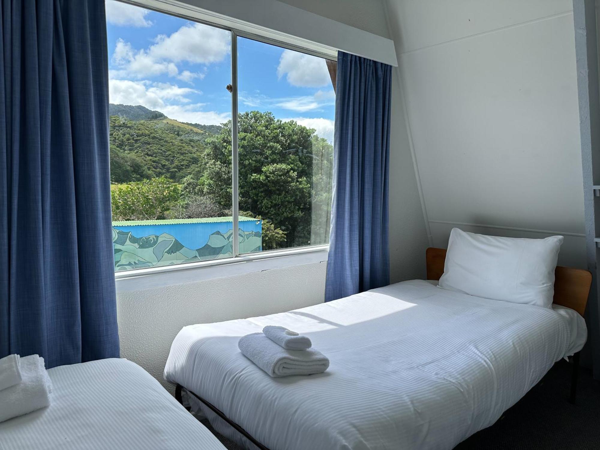 Pohutukawa Coastal Chalets Coromandel Rum bild