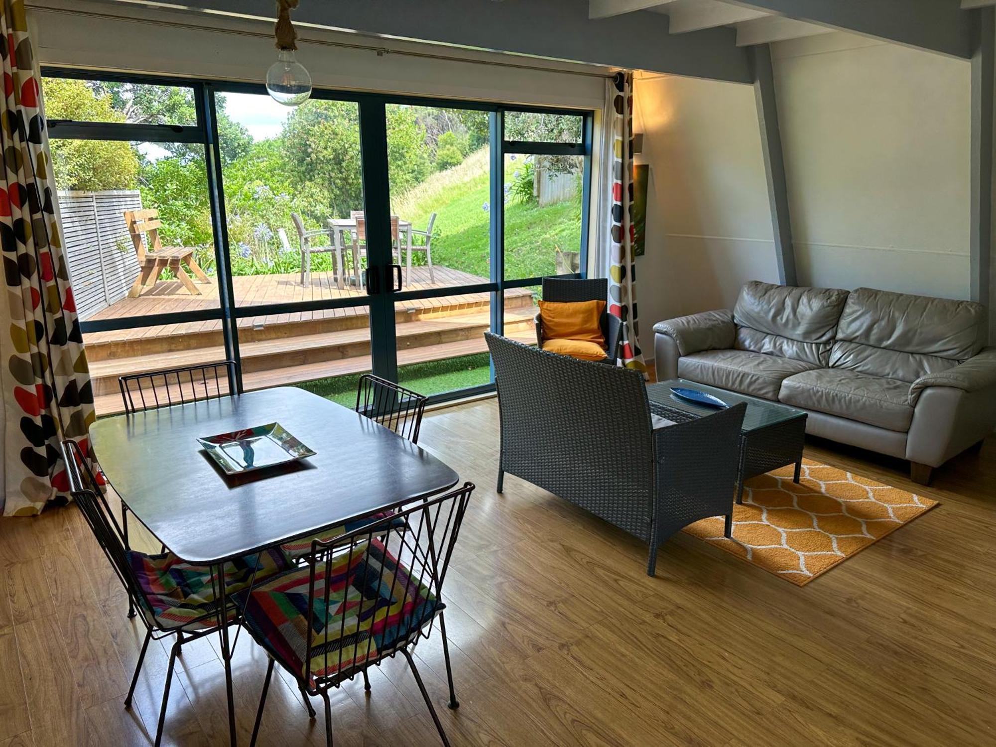 Pohutukawa Coastal Chalets Coromandel Rum bild